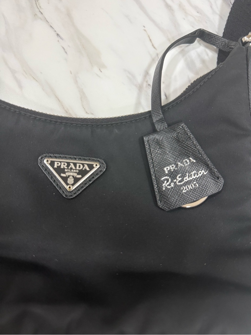 Prada Black Nylon re-Edition 2005 Shoulder Bag with Detachable Strap and Pouch - Picture 3 of 12